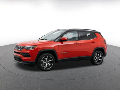 Used 2025 Jeep Compass Limited AWD/4WD image 3