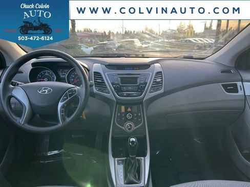 Used 2015 Hyundai Elantra SE image 17