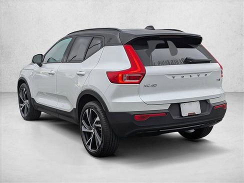 Used 2021 Volvo XC40 T5 R-Design w/ Climate Package image 8
