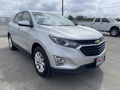 Used 2019 Chevrolet Equinox LT image 2