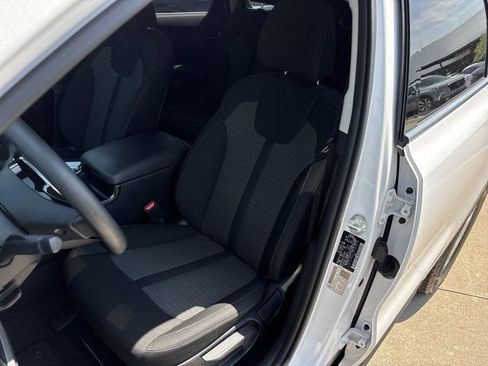 Used 2025 Kia Sorento LX FWD image 19