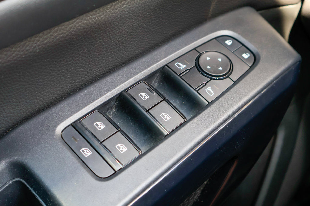 Used 2024 Nissan Pathfinder SV AWD/4WD image 18