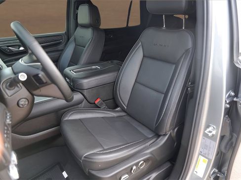 Used 2024 GMC Yukon Denali image 7