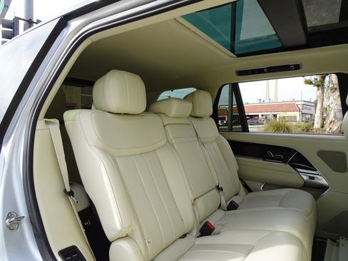 Used 2023 Land Rover Range Rover Long Wheelbase SE AWD/4WD image 29