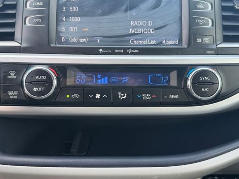 Used 2018 Toyota Highlander XLE FWD image 27
