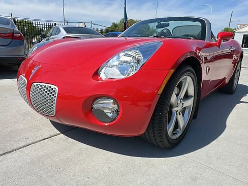 Used 2006 Pontiac Solstice Convertible w/ Premium Package RWD image 18