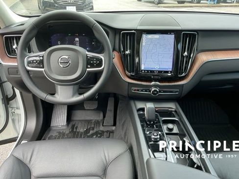 Certified 2023 Volvo XC60 T8 Plus AWD/4WD image 14