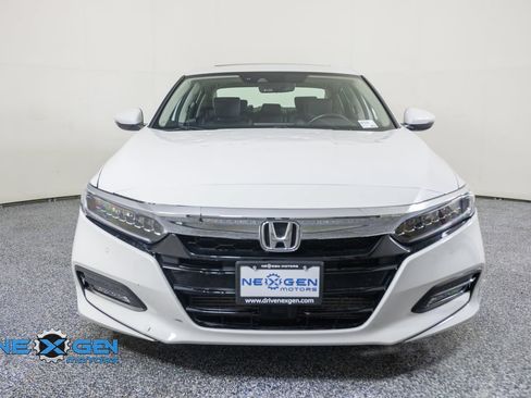 Used 2018 Honda Accord Touring image 2