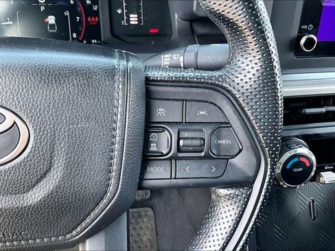 Used 2025 Toyota Tacoma SR5 AWD/4WD image 11