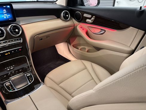 Used 2021 Mercedes-Benz GLC 300 image 27