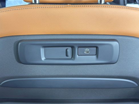 Used 2022 BMW X7 xDrive40i w/ Premium Package image 38