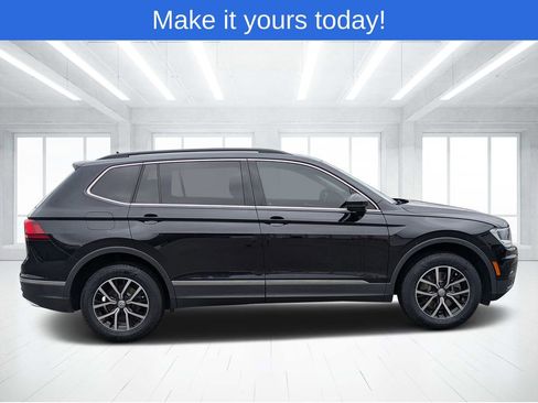 Used 2021 Volkswagen Tiguan SE image 2