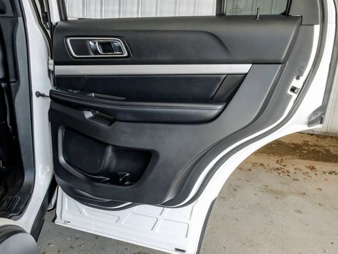 Used 2017 Ford Explorer XLT w/ Equipment Group 202A FWD image 47