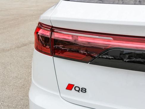 Used 2024 Audi Q8 Prestige w/ Prestige Package AWD/4WD image 11