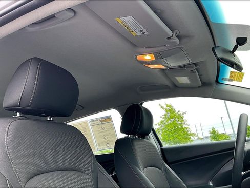 Used 2018 Hyundai Elantra GT FWD image 27