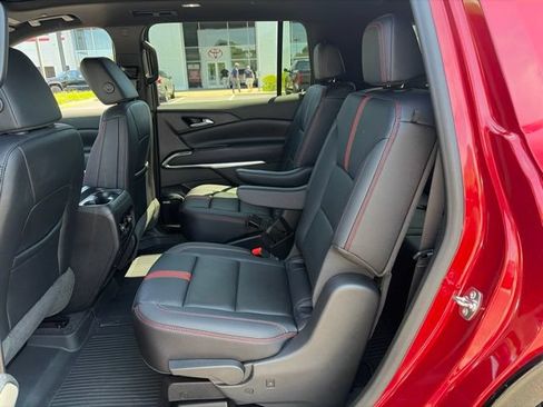 Used 2025 Chevrolet Traverse RS AWD/4WD image 18