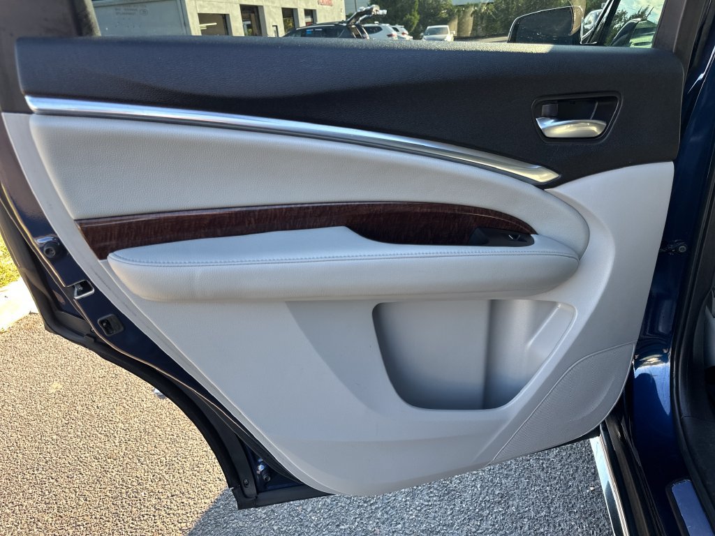 Used 2017 Acura MDX w/ Technology Package AWD/4WD image 15