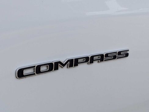 Used 2025 Jeep Compass Latitude AWD/4WD image 11