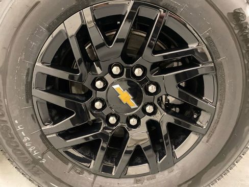 New 2025 Chevrolet Silverado EV LT image 26