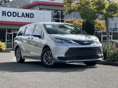 Used 2021 Toyota Sienna LE
