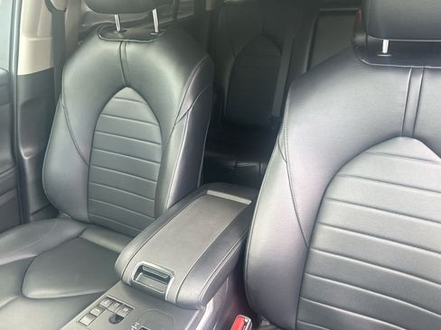 Used 2023 Toyota Highlander XLE FWD image 19