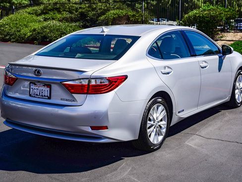 Used 2014 Lexus ES 300h w/ Luxury Package w/Bamboo Trim FWD image 7
