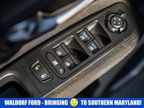 Used 2017 Jeep Renegade Latitude w/ Cold Weather Group image 37