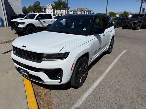 Used 2026 Jeep Grand Cherokee Summit w/ Obsidian Package AWD/4WD image 2