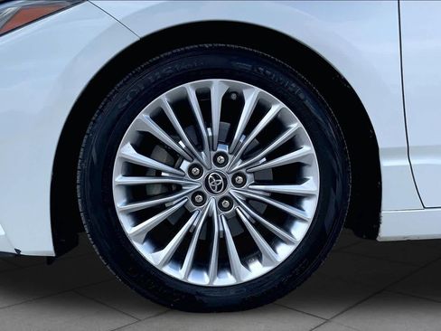 Used 2019 Toyota Avalon Limited w/ Advanced Safety Package FWD image 11