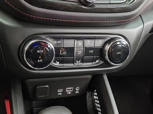 Used 2021 Chevrolet TrailBlazer RS w/ Convenience Package AWD/4WD image 18