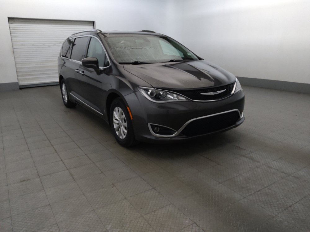 Used 2018 Chrysler Pacifica Touring-L FWD image 13