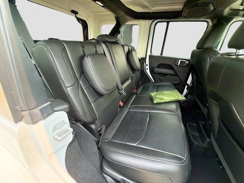 Used 2023 Jeep Wrangler Unlimited Sahara AWD/4WD image 31
