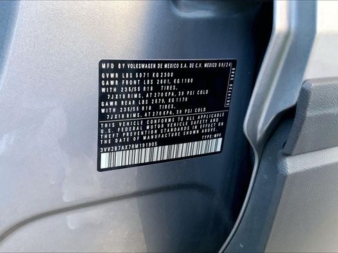 Used 2024 Volkswagen Tiguan SE AWD/4WD image 33