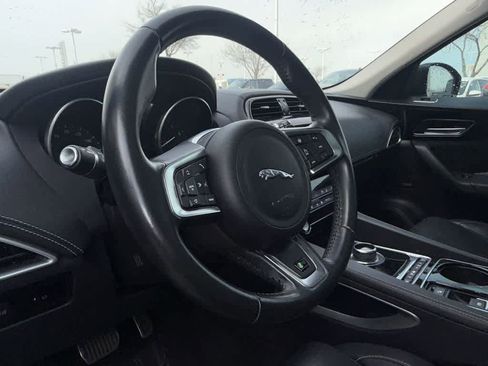 Used 2017 Jaguar F-PACE R-Sport image 2