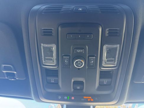 Used 2021 GMC Yukon Denali w/ Denali Premium Package image 22