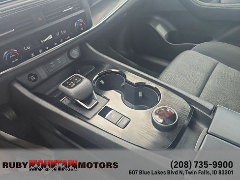 Used 2025 Nissan Rogue SV AWD/4WD image 22