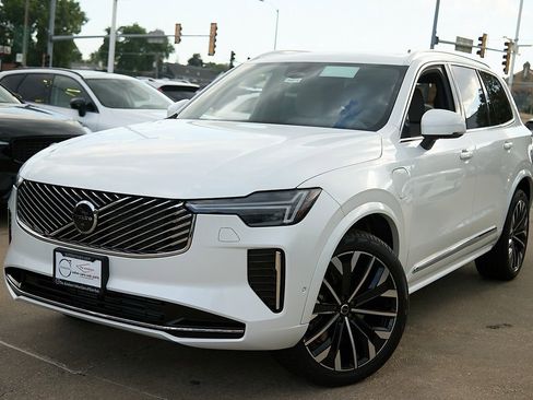 New 2026 Volvo XC90 T8 Plus image 2