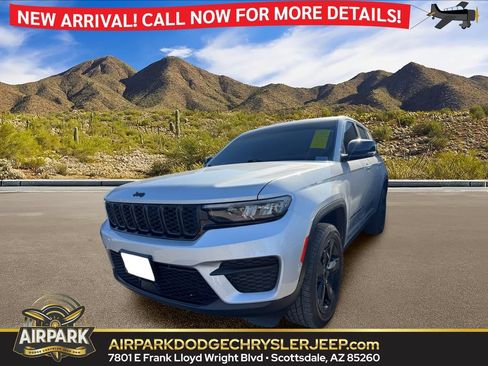 Used 2022 Jeep Grand Cherokee Altitude AWD/4WD image 1