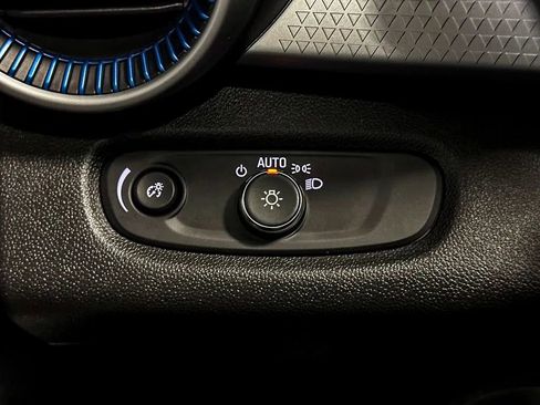 Used 2025 Chevrolet Trax LS FWD image 27