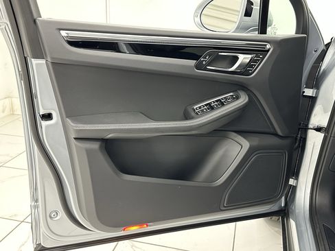 New 2025 Porsche Macan image 27