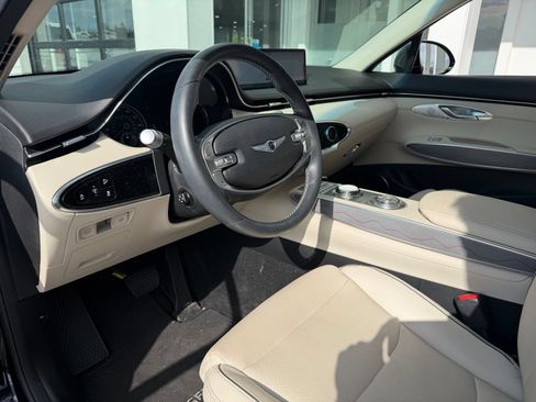 Used 2025 Genesis GV70 2.5T w/ Advanced Package AWD/4WD image 13