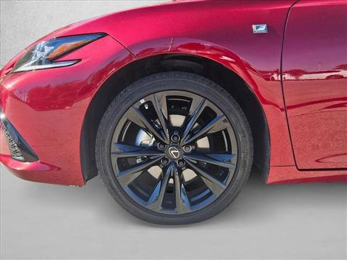 Used 2024 Lexus ES 300h F Sport image 7