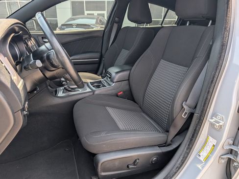 Used 2022 Dodge Charger SXT w/ Driver Convenience Group RWD image 11