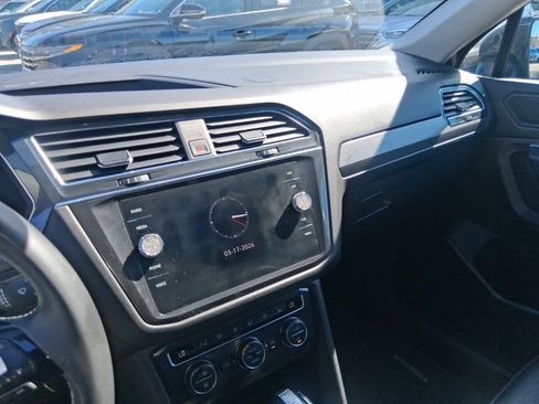 Used 2021 Volkswagen Tiguan SEL AWD/4WD image 17