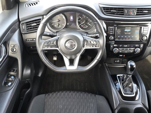 Used 2018 Nissan Rogue SV FWD image 9