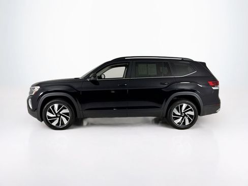 Used 2024 Volkswagen Atlas SE w/ Panoramic Sunroof Package FWD image 2