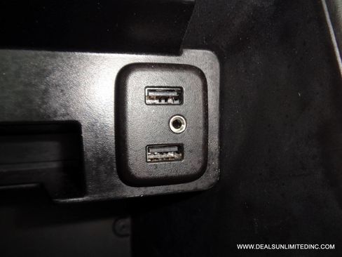 Used 2020 Chevrolet Suburban LT image 18