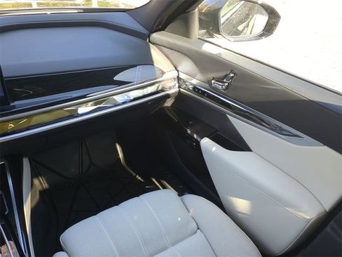 New 2026 BMW i7 eDrive50 w/ M Sport Package image 17