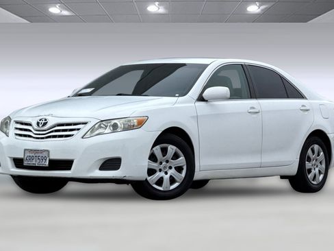 Used 2011 Toyota Camry LE image 24