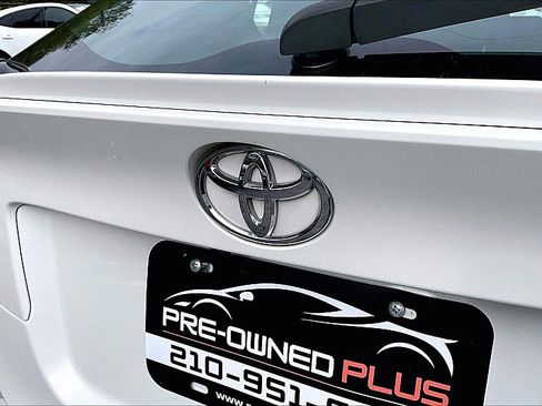 Used 2020 Toyota C-HR 4d SUV XLE image 32